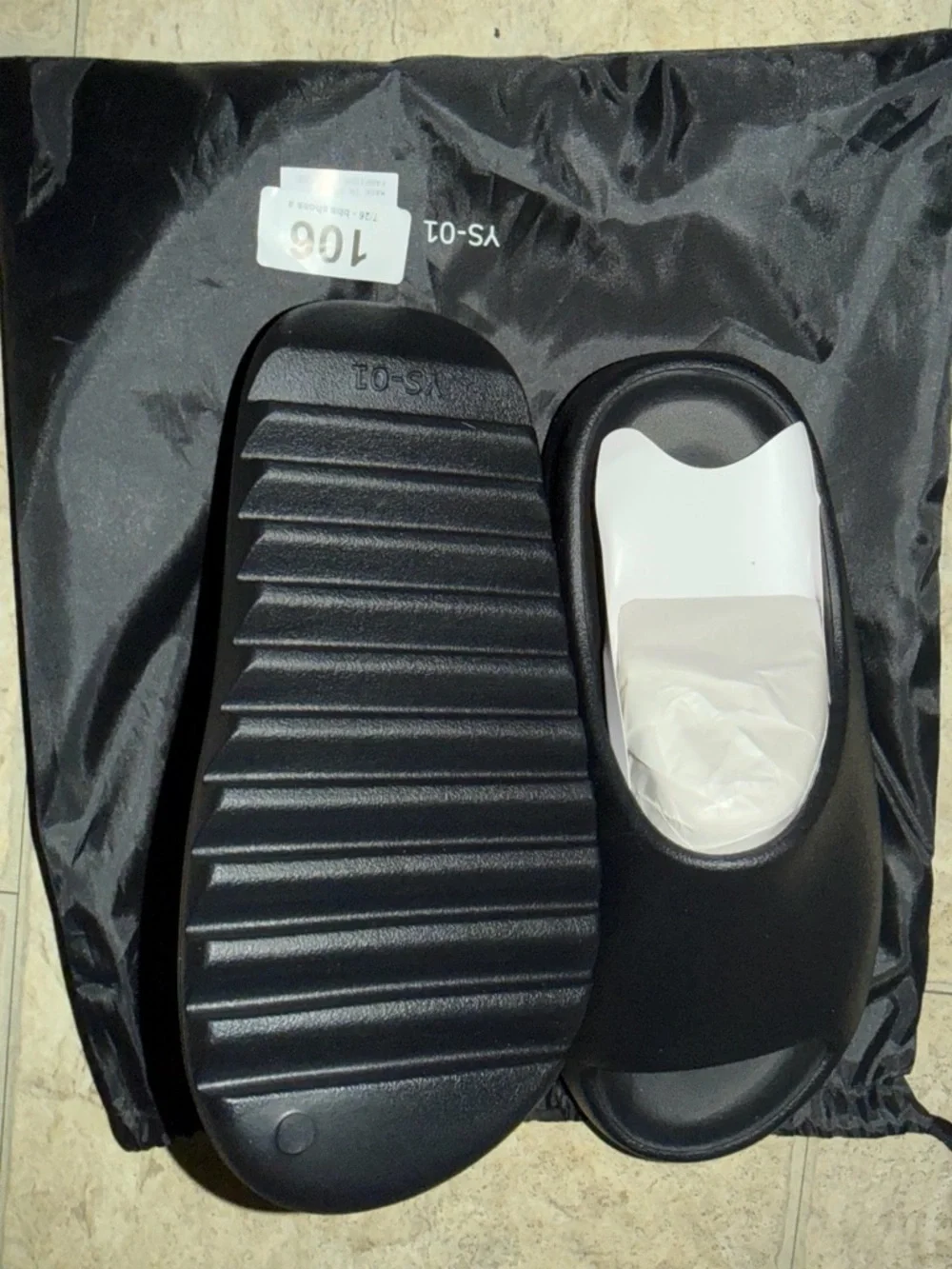 Brand new yeezy “onyx” YS01 slides